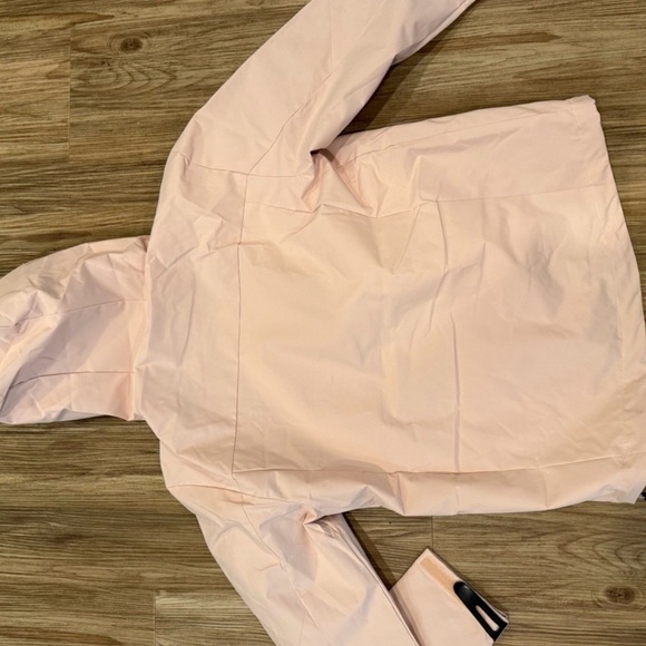 Arc'teryx Light Pink Mesh Jacket - Picture 6 of 6